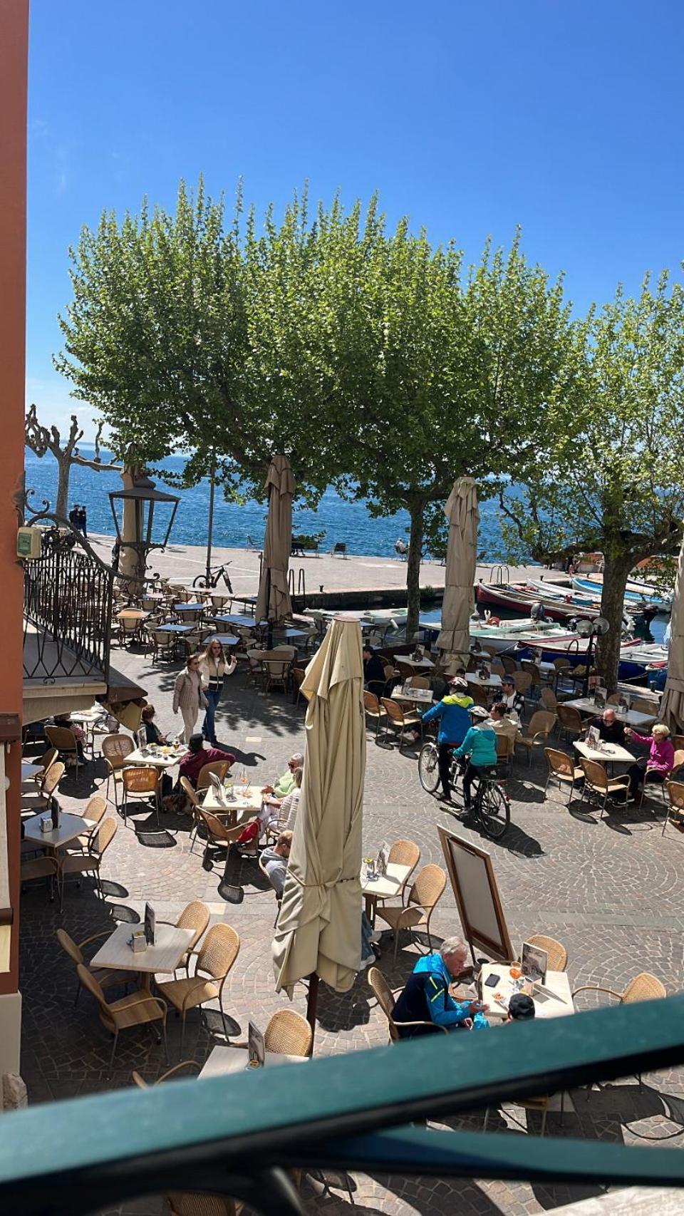 Apartment- City Center And Lake View Garda  Exteriör bild