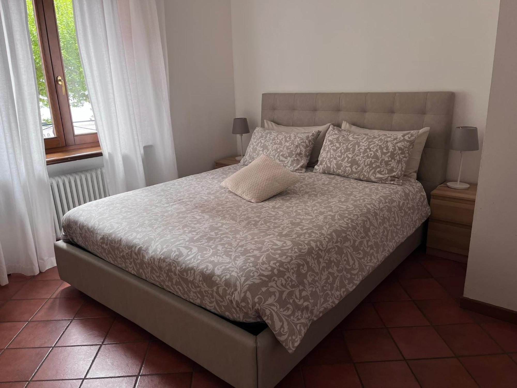 Apartment- City Center And Lake View Garda  Exteriör bild